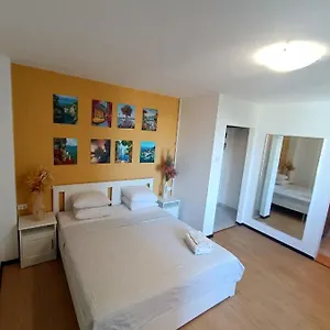 https://old-town-view-studio.bucharesthotelsnow.com